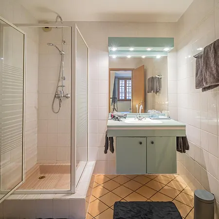 Villa Maison De Groupe - Salle De Jeux, Cuisine, Salle A Manger Et Salon Ouverts *