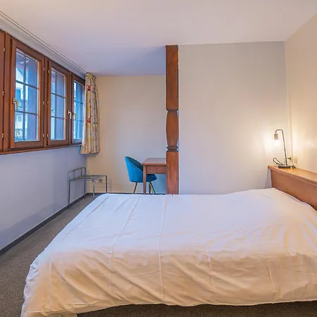 Maison De Groupe - Salle De Jeux, Cuisine, Salle A Manger Et Salon Ouverts *