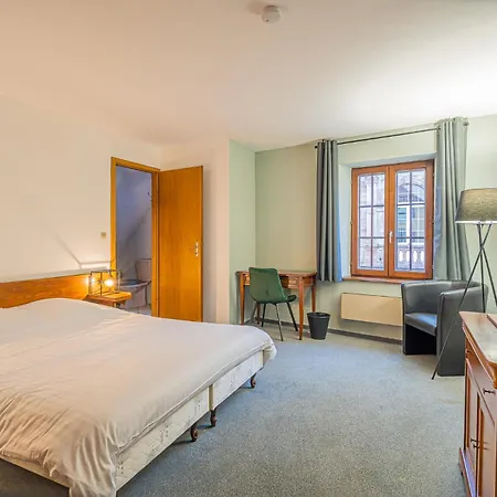 Maison De Groupe - Salle De Jeux, Cuisine, Salle A Manger Et Salon Ouverts *