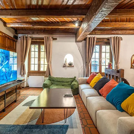 Maison De Groupe - Salle De Jeux, Cuisine, Salle A Manger Et Salon Ouverts Villa *