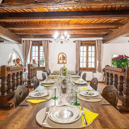 Vila Maison De Groupe - Salle De Jeux, Cuisine, Salle A Manger Et Salon Ouverts