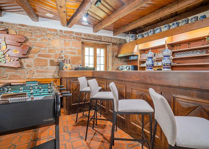 Maison De Groupe - Salle De Jeux, Cuisine, Salle A Manger Et Salon Ouverts *