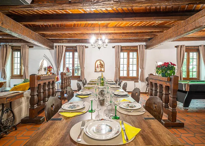 Villa Maison De Groupe - Salle De Jeux, Cuisine, Salle A Manger Et Salon Ouverts